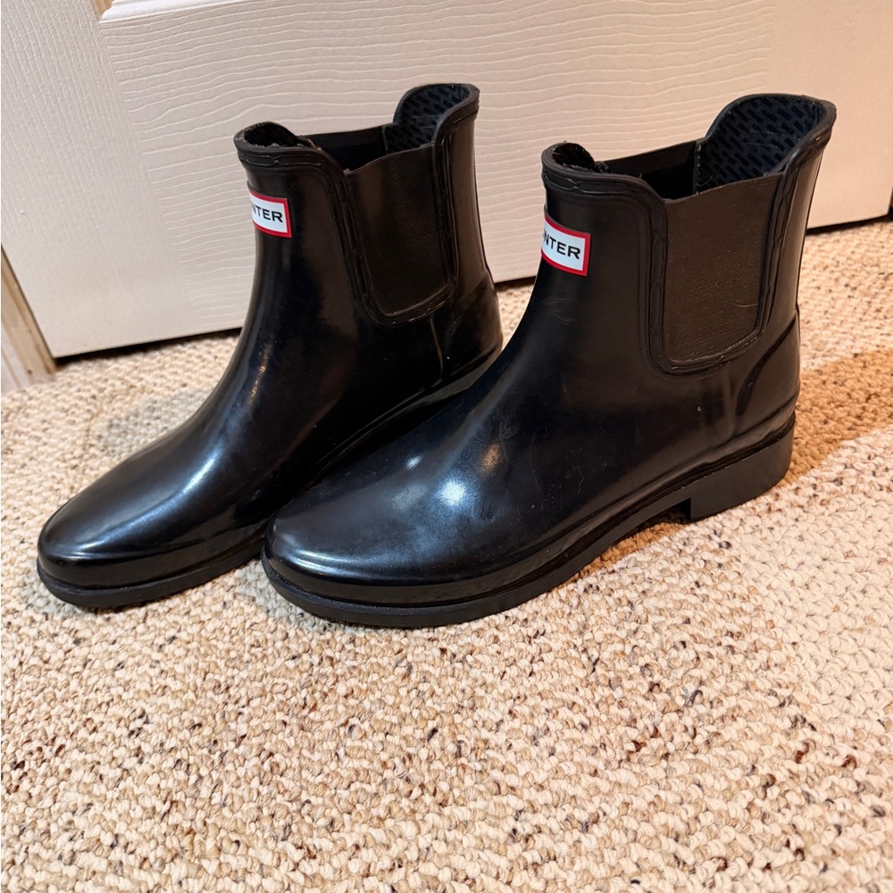 Hunter Glossy Short Black Chelsea Boots size 8